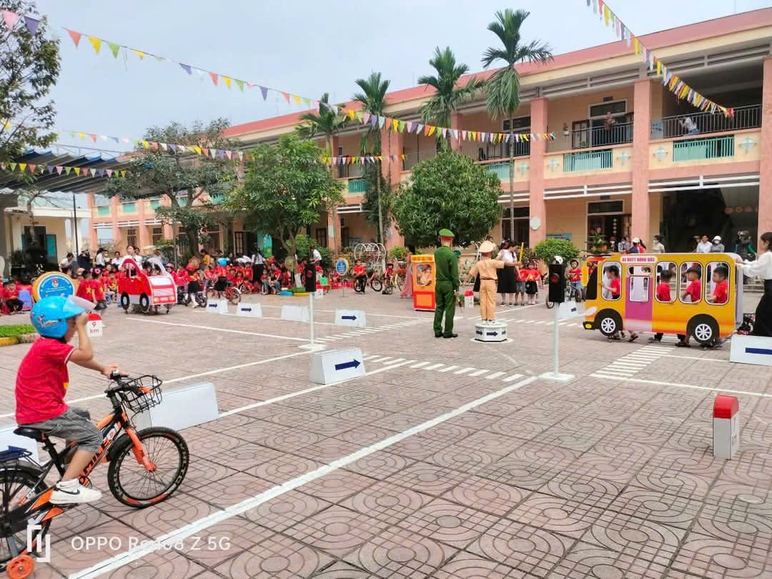 CHƯƠNG TRÌNH GIAO LƯU "BÉ VỚI AN TOÀN GIAO THÔNG"